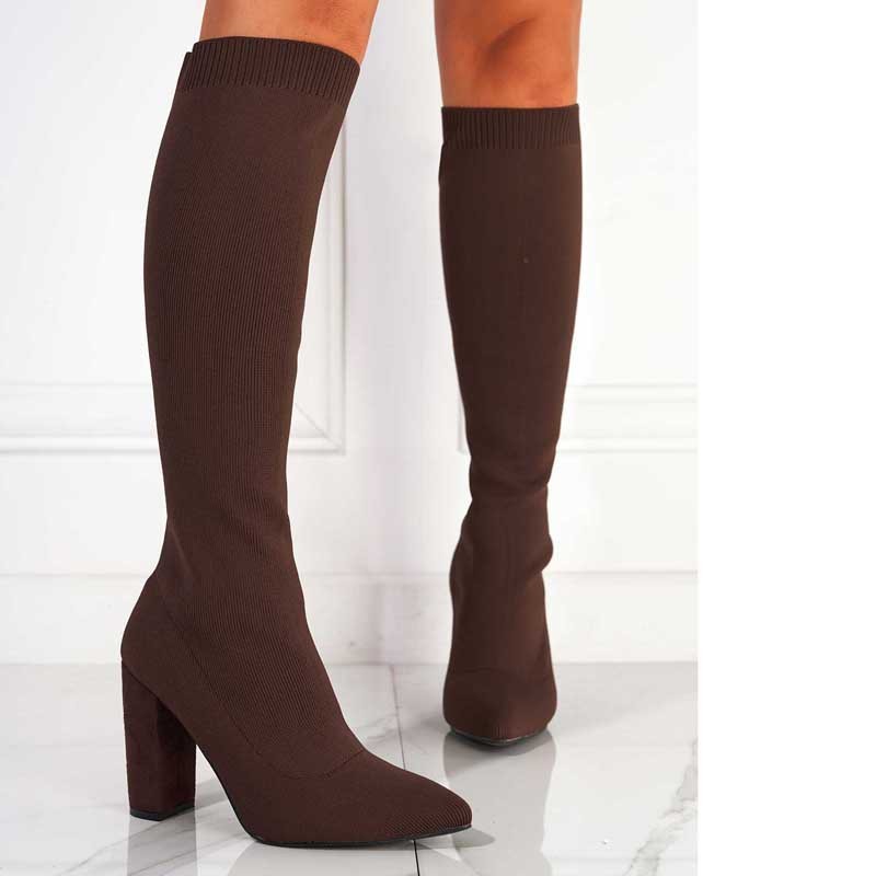 Stylische und stützende orthopädische Schuhe