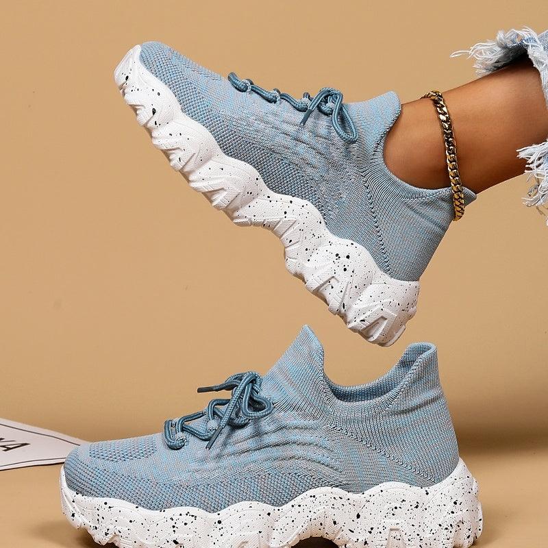 Elegante und detaillierte stützende Sneakers