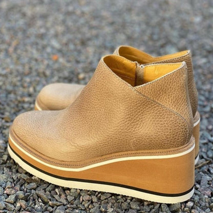 Stützende und modische orthopädische Schuhe