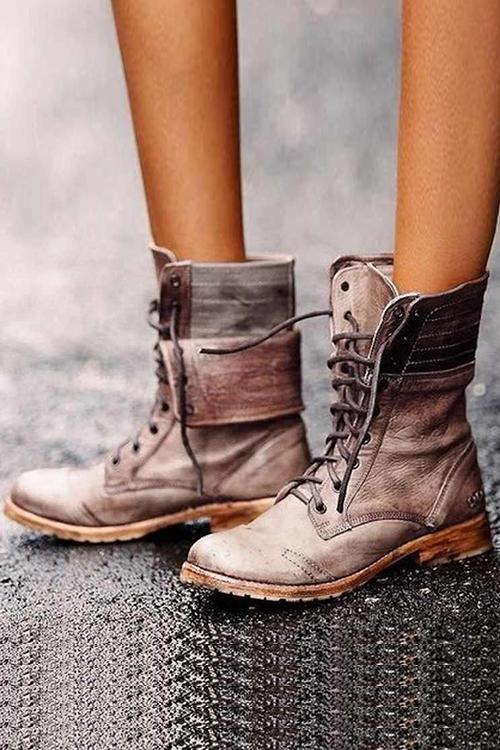 Modische und stützende orthopädische Stiefel