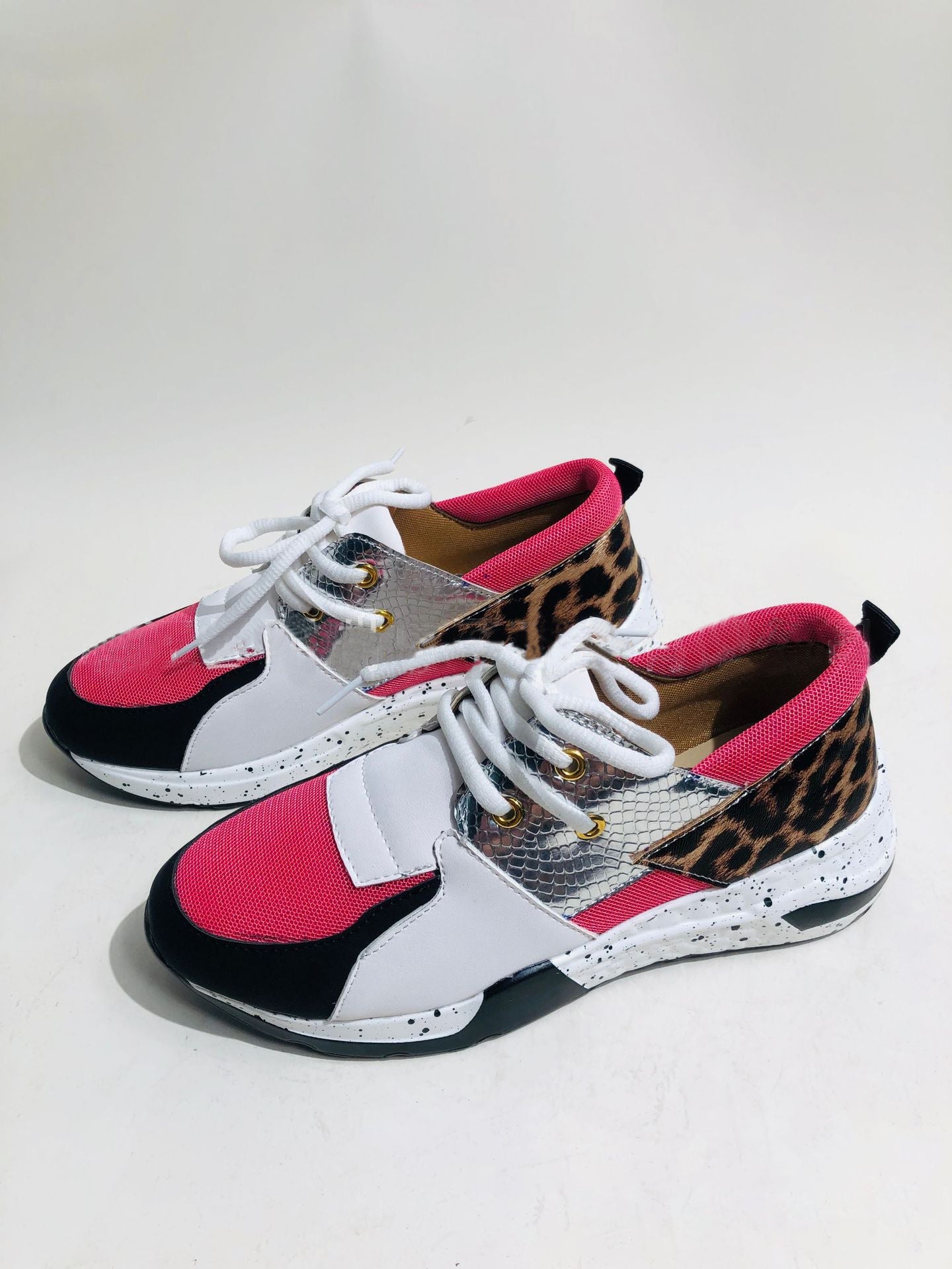 Elegante und detaillierte Stützschuhe