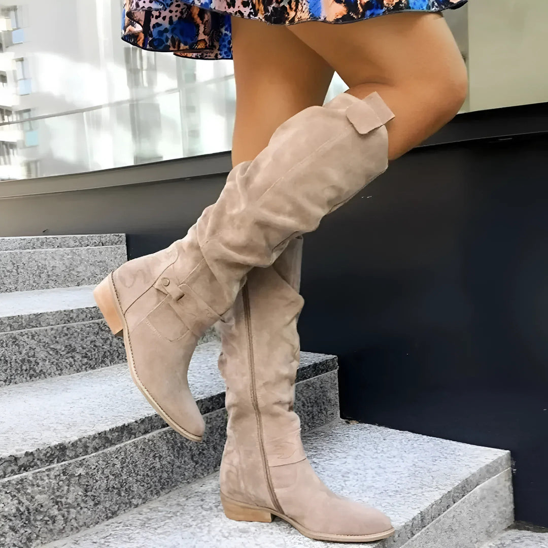 Elegantes und detailliertes stützendes Schuhwerk