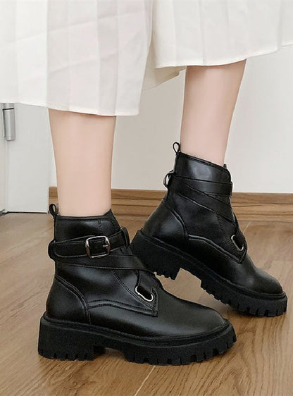 Modische und stützende orthopädische Schuhe