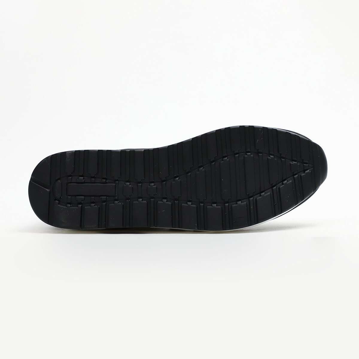 Elegante und detaillierte stützende Sneakers