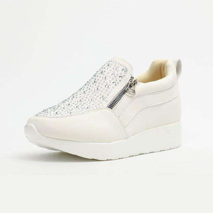Elegante und detaillierte stützende Sneakers