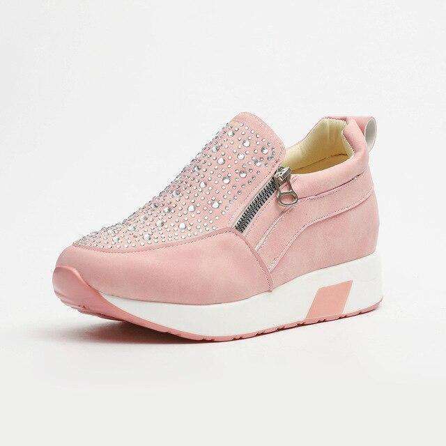 Elegante und detaillierte stützende Sneakers