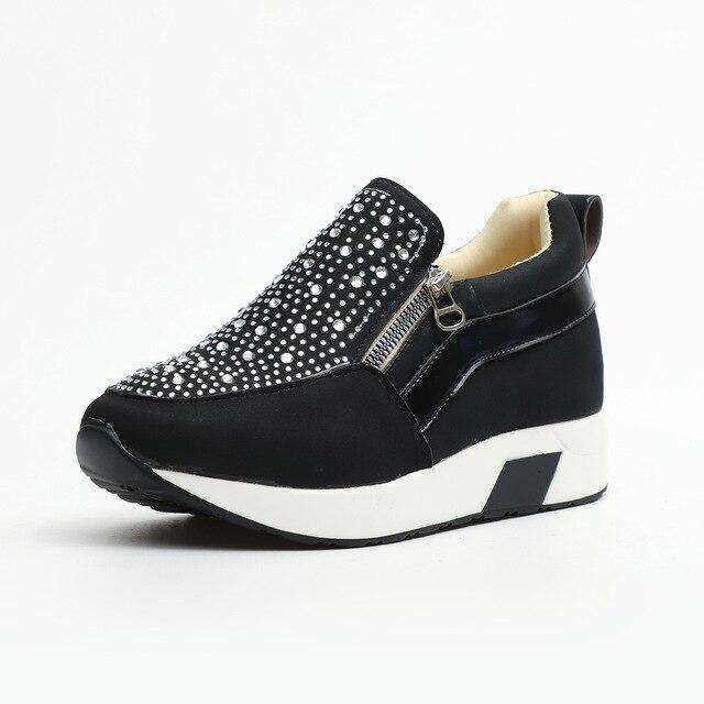 Elegante und detaillierte stützende Sneakers