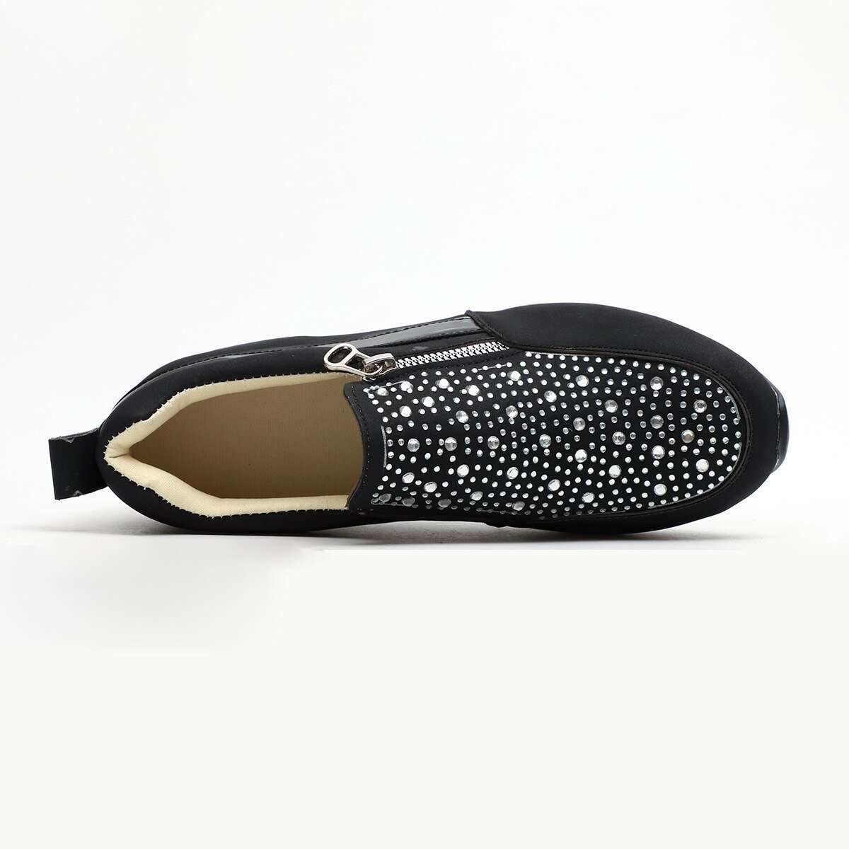 Elegante und detaillierte stützende Sneakers