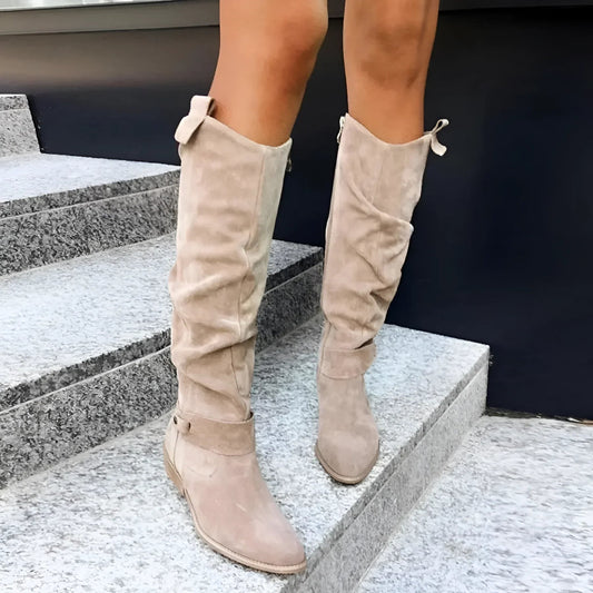 Elegantes und detailliertes stützendes Schuhwerk
