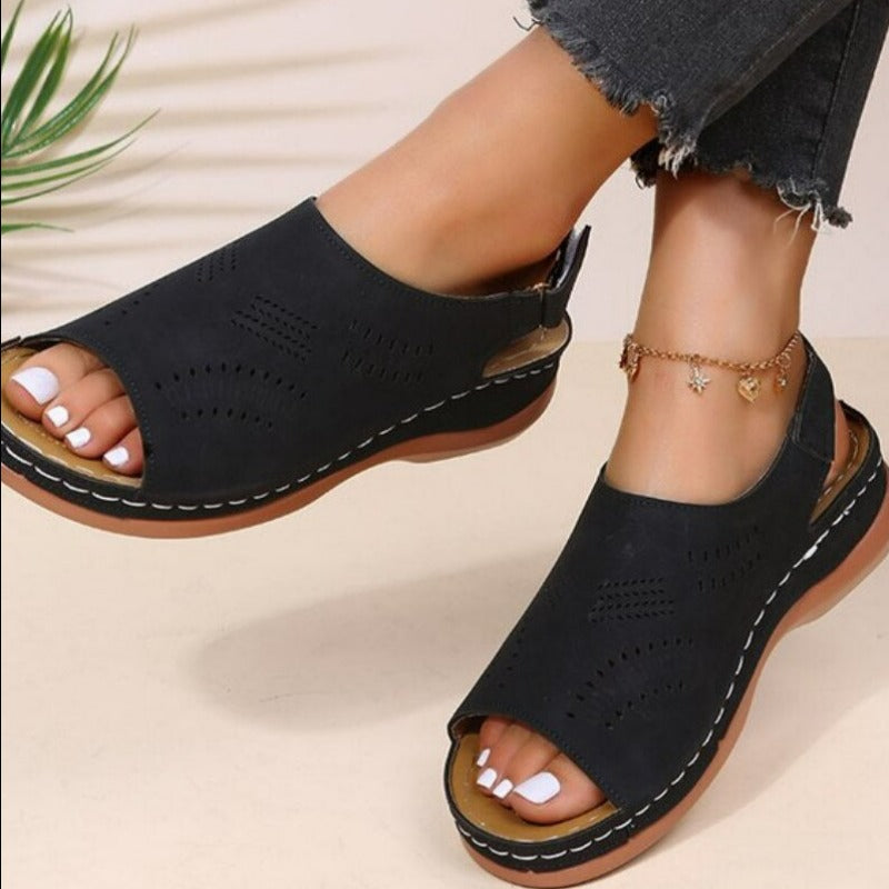 Lässige und atmungsaktive orthopädische Sandalen