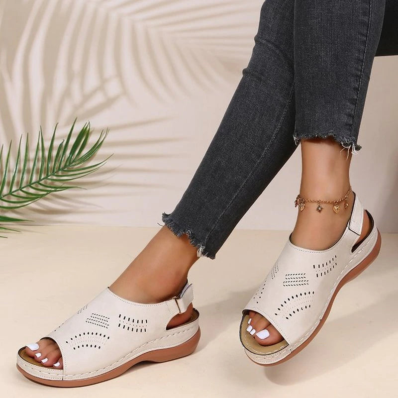 Lässige und atmungsaktive orthopädische Sandalen