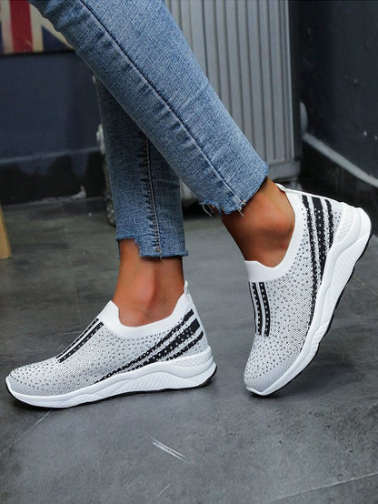Trendige und stützende orthopädische Sneakers