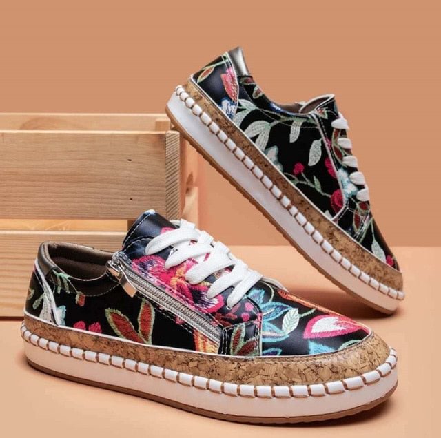 Einfache Turnschuhe mit Blumen