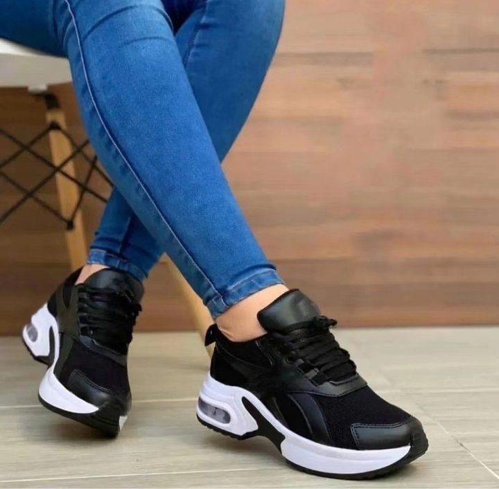 Elegante und detaillierte stützende Sneakers