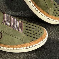 Bequemes und modisches orthopädisches Schuhwerk