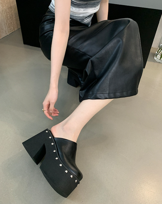 Bequeme und haltbare orthopädische Sommersandalen