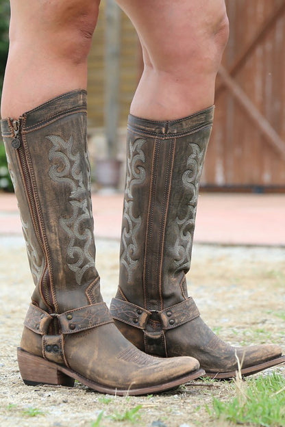 Modische und stützende orthopädische Stiefel