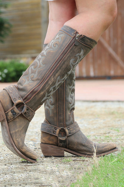 Modische und stützende orthopädische Stiefel