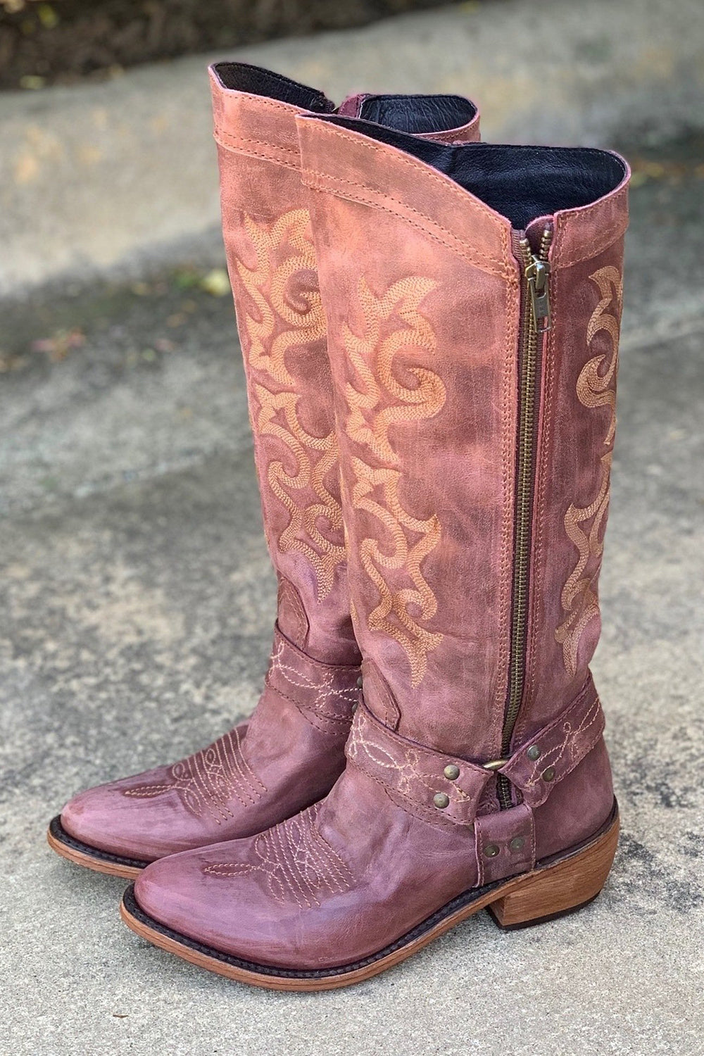Modische und stützende orthopädische Stiefel