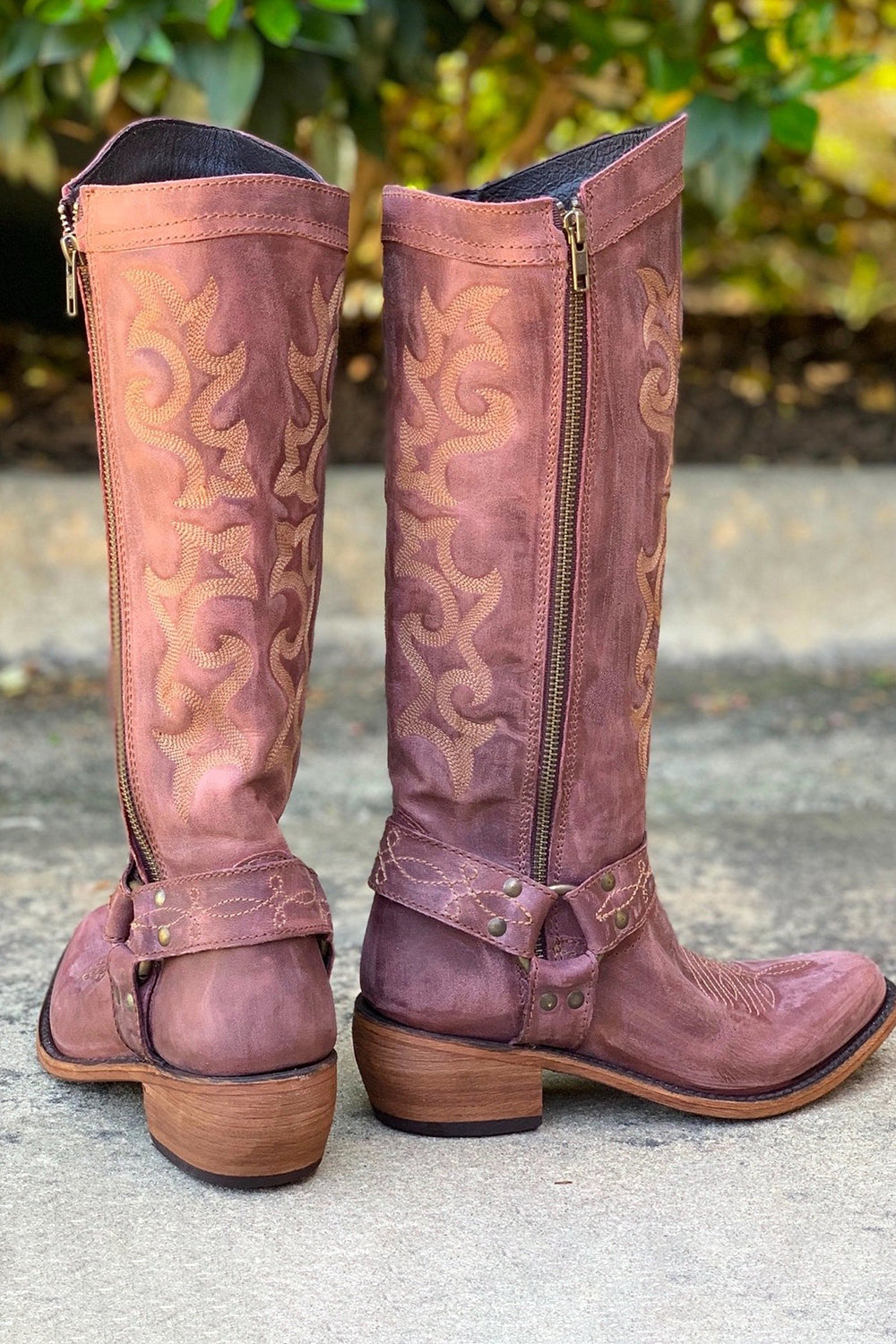 Modische und stützende orthopädische Stiefel