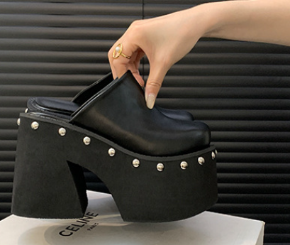 Bequeme und haltbare orthopädische Sommersandalen