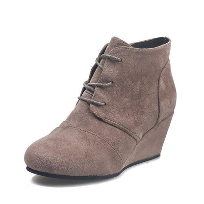 Stützende und modische orthopädische Schuhe