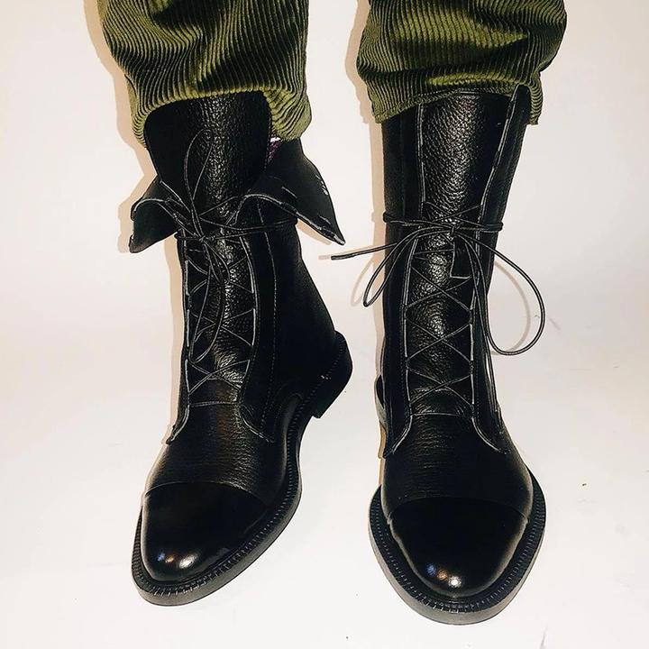 Unterstützende leichte orthopädische Stiefel