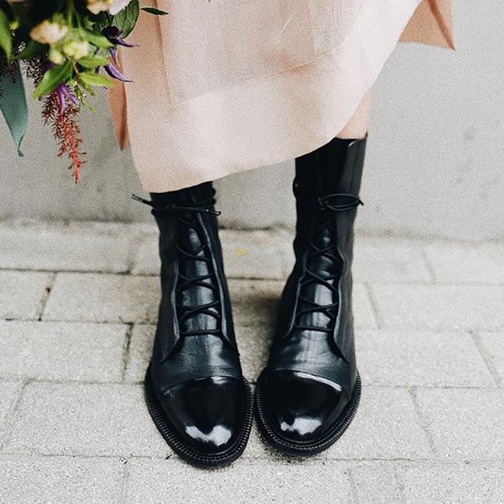 Unterstützende leichte orthopädische Stiefel