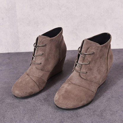 Stützende und modische orthopädische Schuhe
