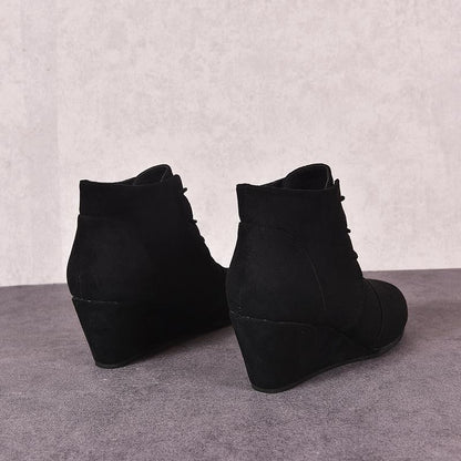 Stützende und modische orthopädische Schuhe