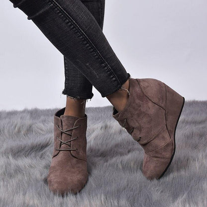 Stützende und modische orthopädische Schuhe