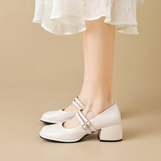 Klassische Schuhe mit Absätzen für Frauen