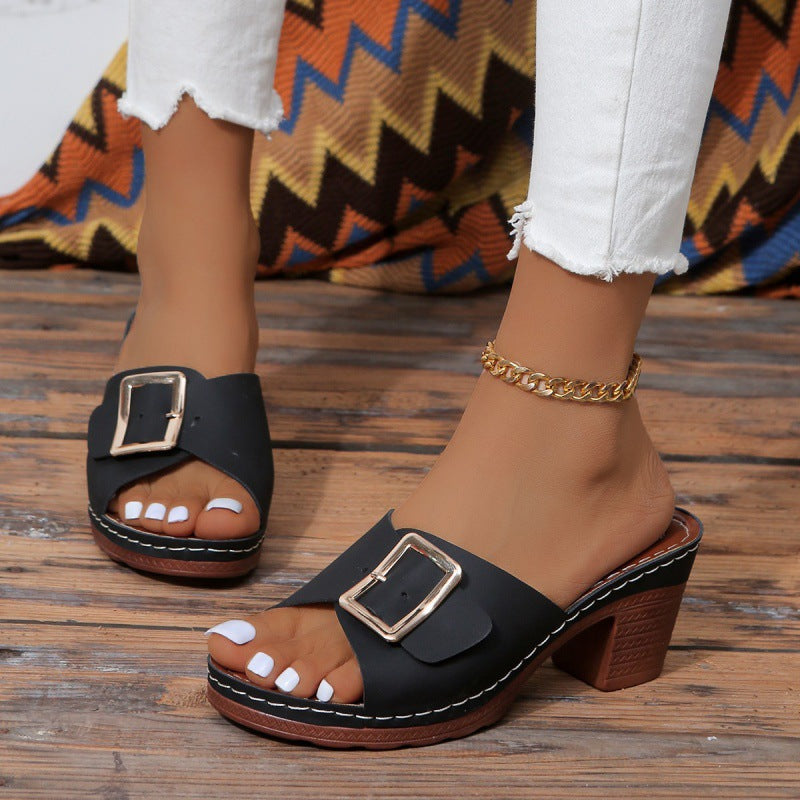 Modische und stützende orthopädische Sandalen