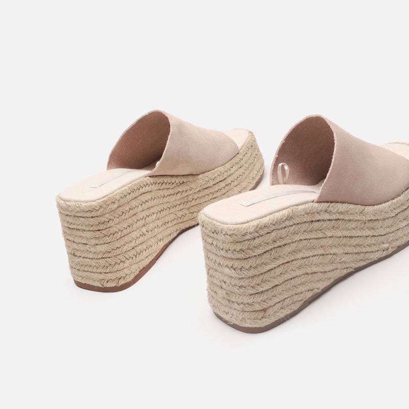 Bequeme und haltbare orthopädische Sommersandalen