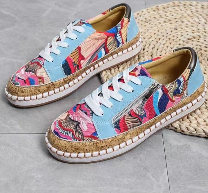 Einfache Turnschuhe mit Blumen