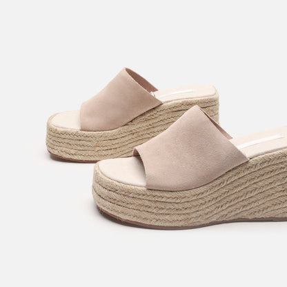 Bequeme und haltbare orthopädische Sommersandalen