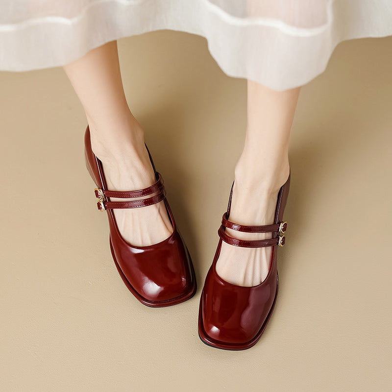 Klassische Schuhe mit Absätzen für Frauen