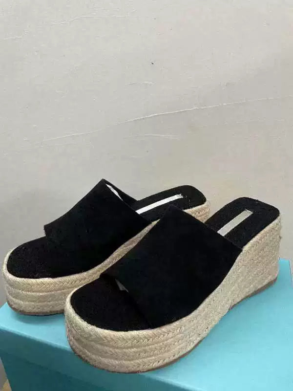 Bequeme und haltbare orthopädische Sommersandalen