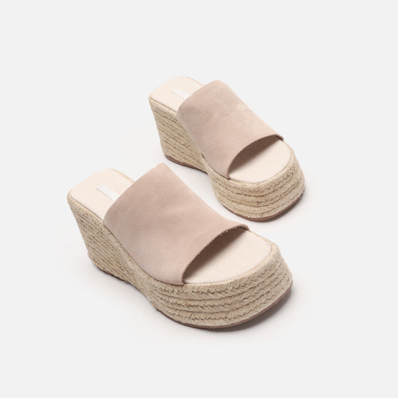 Bequeme und haltbare orthopädische Sommersandalen