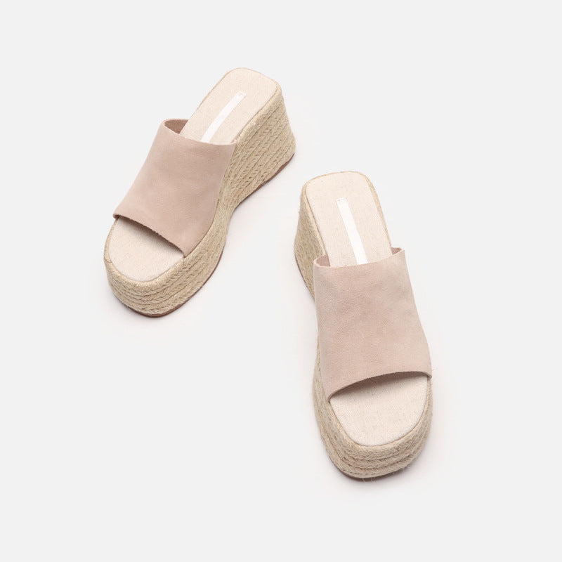 Bequeme und haltbare orthopädische Sommersandalen