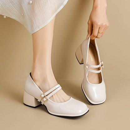 Klassische Schuhe mit Absätzen für Frauen