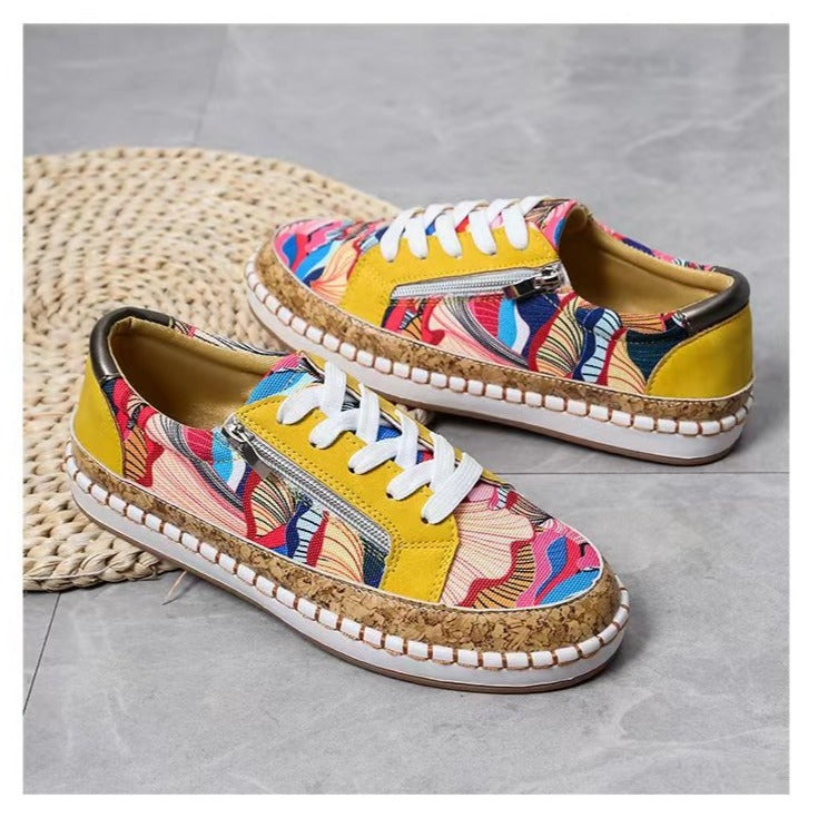 Einfache Turnschuhe mit Blumen