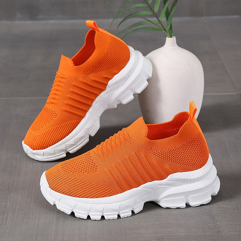 Stützende und modische orthopädische Schuhe