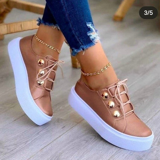 Stützende und trendige orthopädische Schuhe