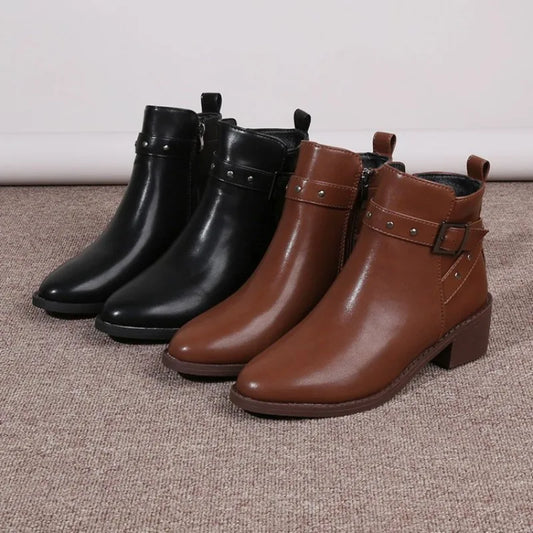 Modische und stützende orthopädische Stiefel