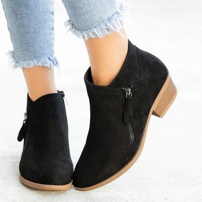 Moderne und stützende orthopädische Stiefel