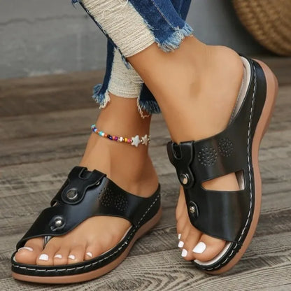 Polierte und atmungsaktive orthopädische Sandalen