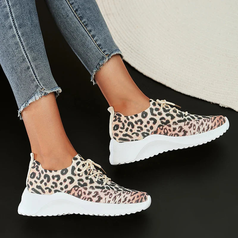 Schlanke und stützende orthopädische Schuhe