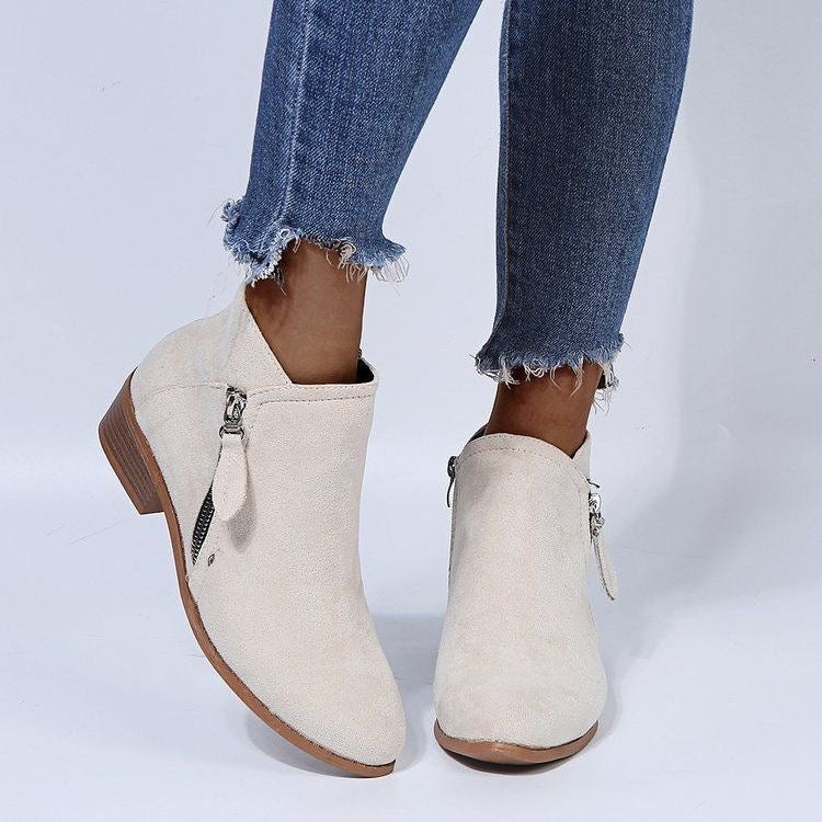 Moderne und stützende orthopädische Stiefel