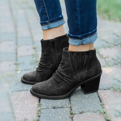 Stützende und modische orthopädische Stiefel